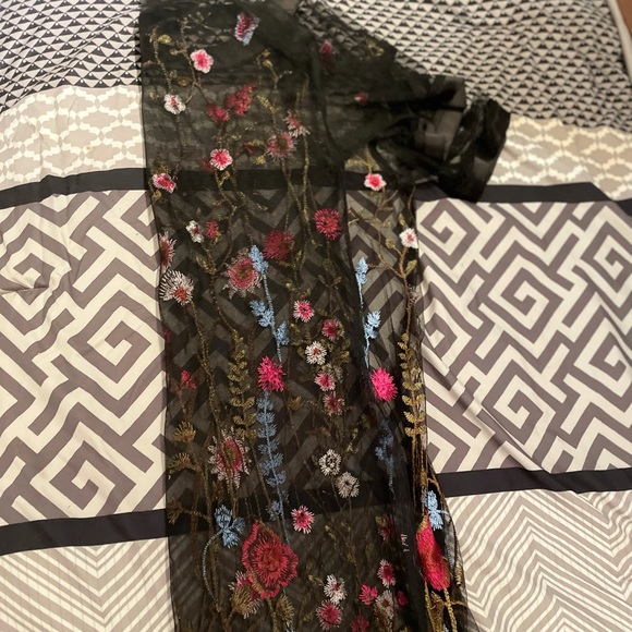 Fashion Nova floral transparent top (cover up) size US S. - Picture 2 of 5